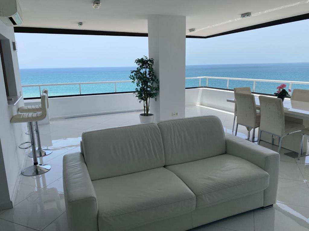 דירות טורמולינוס Edificio Playa Mar מראה חיצוני תמונה
